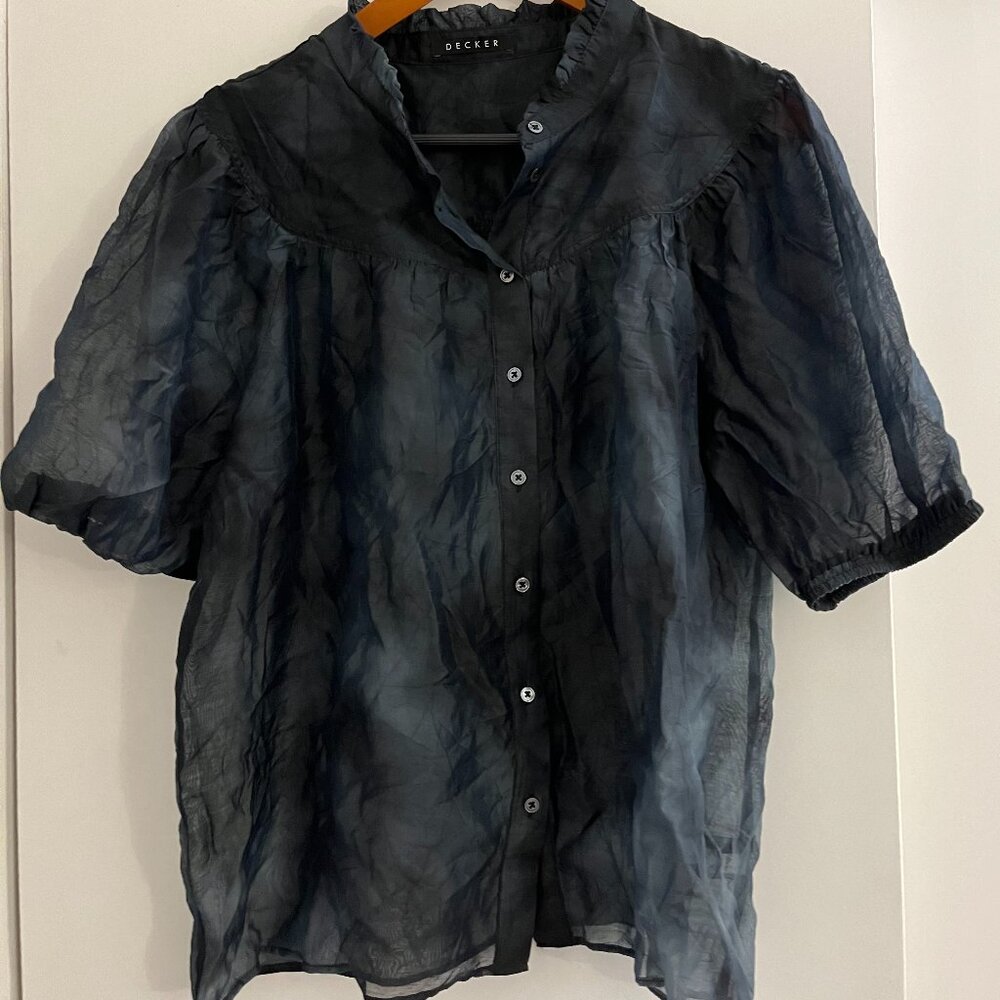Decker Women's Short Sleeve Sheer Button Down Blouse size M